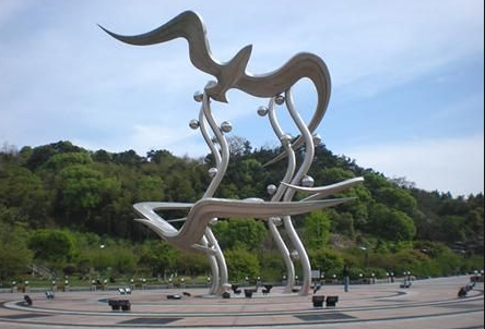 制作不銹鋼雕塑的流程有哪些？其加工的注意事項(xiàng)你了解嗎？